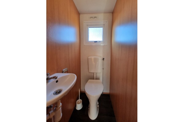 243 toilet.jpg