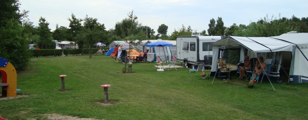 Kampeerplaatsen 4.JPG